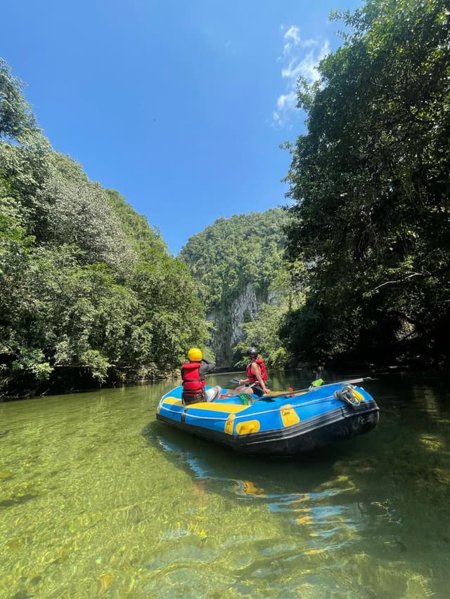 Rio Claro Canyon: Hiking, Caves & Rafting (6-7 hours)